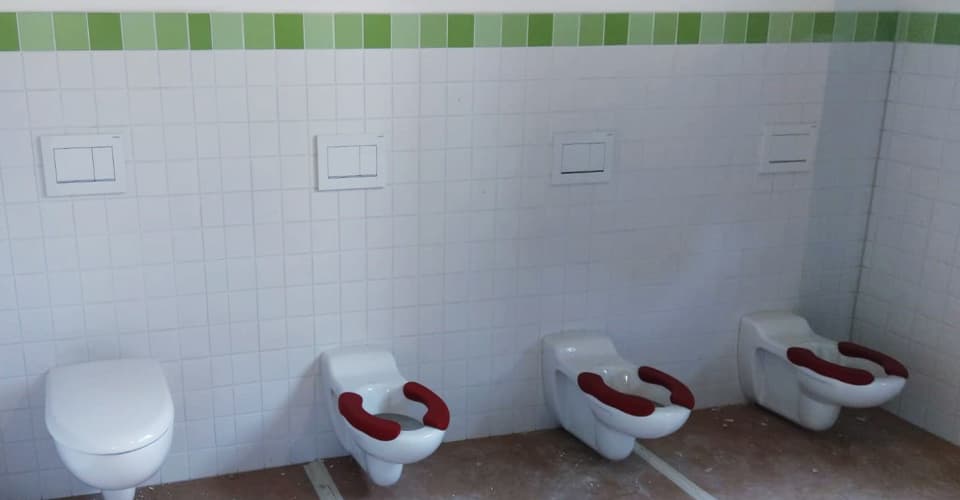 4 kleine Toilleten für Kinder